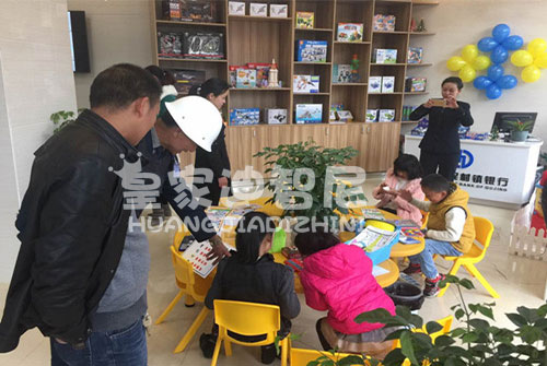 商場內(nèi)玩具店陳列吸引眼球的方法