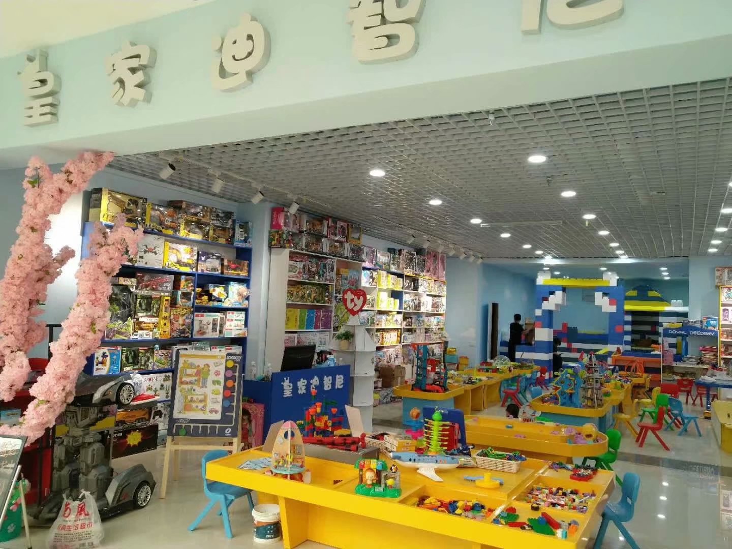 皇家迪智尼玩具加盟店帶你了解自有品牌營銷的戰略優勢