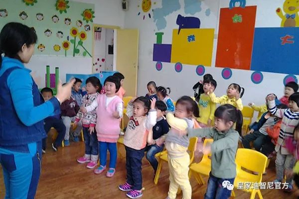 皇家迪智尼 I 孩子在幼兒園社交被排斥，教會他這樣回答，受益終生！！